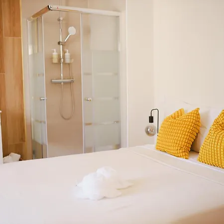 Melbourne Lane Hostel *