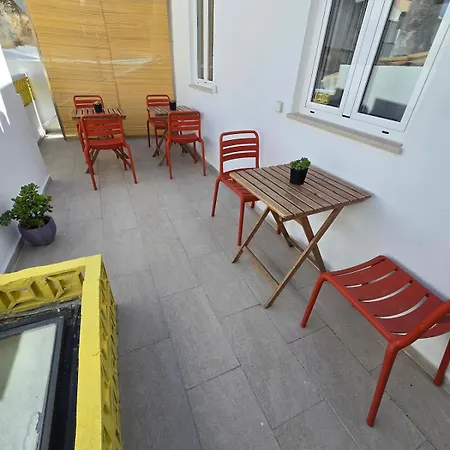 Melbourne Lane Hostel *