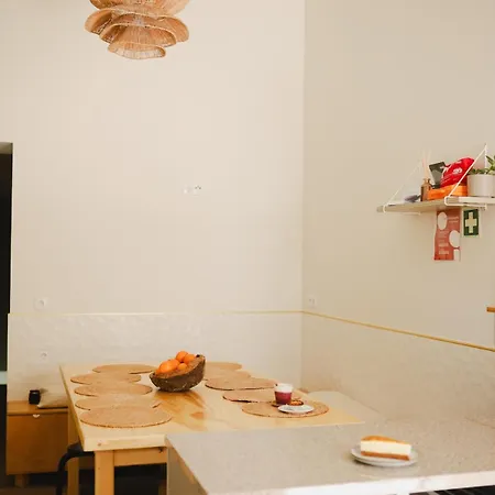 Hostel Melbourne Lane *